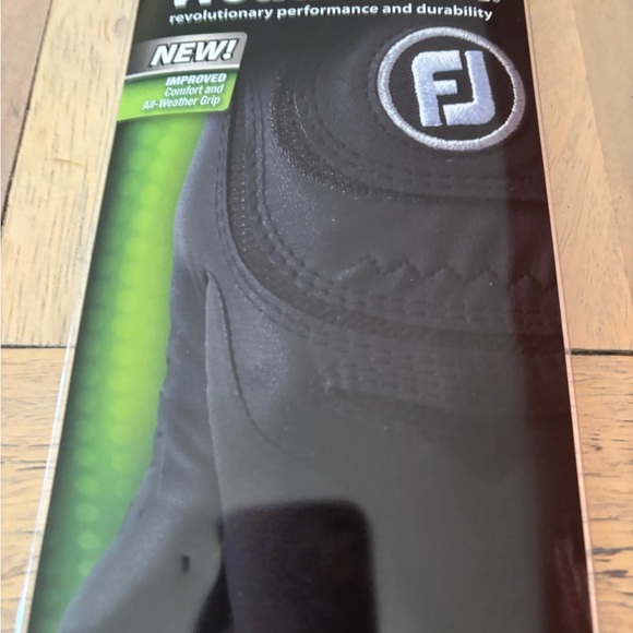 FJ WeatherSof Golf Glove size small - Picture 2 of 3